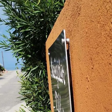 ベッド・アンド・ブレックファスト Navigator - アカラヴィ