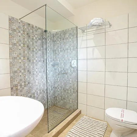 ベッド・アンド・ブレックファスト Navigator - 4*